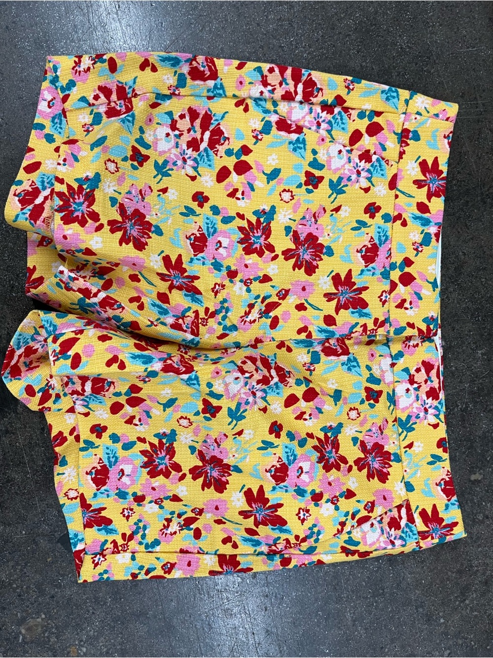 j CrewWomen’s Yellow Floral Summer Shorts Size 2 - Picture 3 of 6